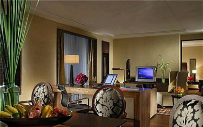 Holiday Inn Ploenchit Bangkok Hotel